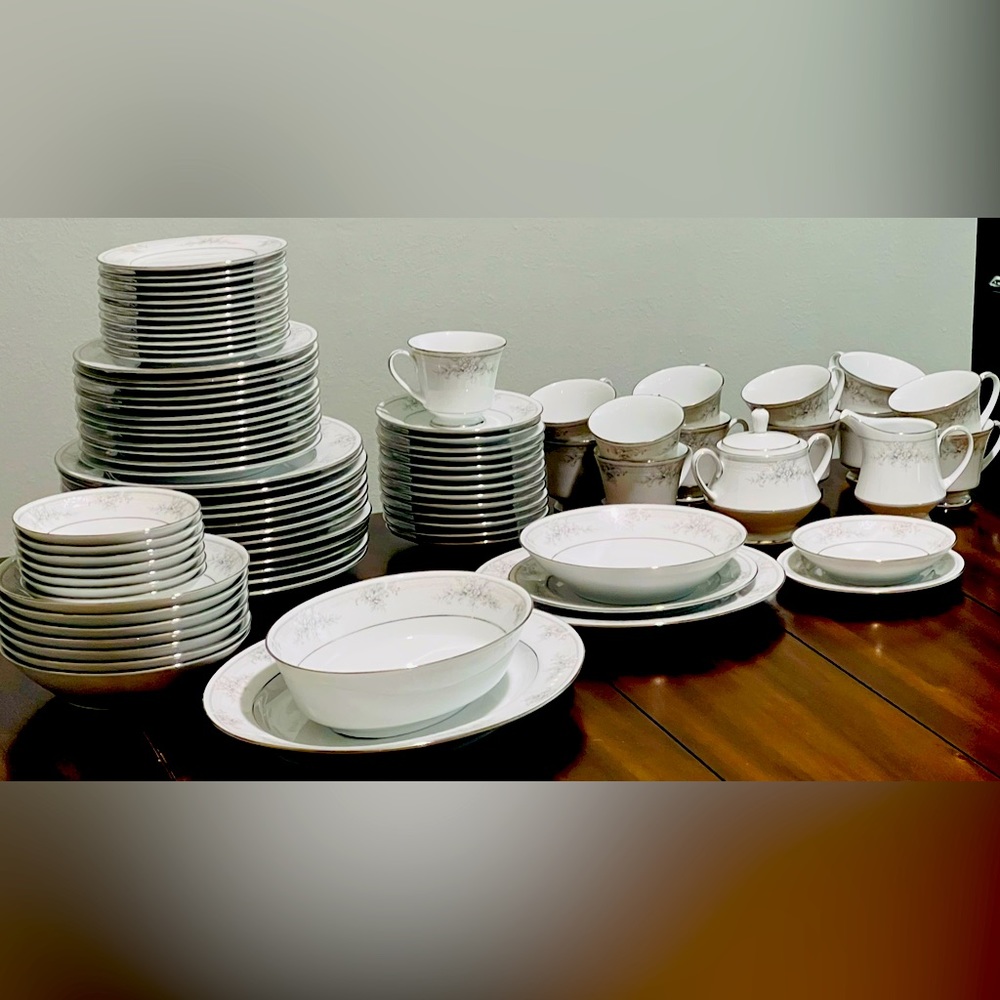 Legendary “Sweet Leilani” china set by Noritake (3482)